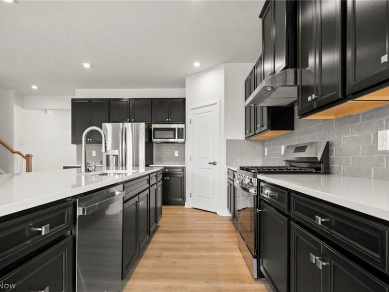 2032 Viewpointe Court , Columbia Station, OH 44028 Photo 4