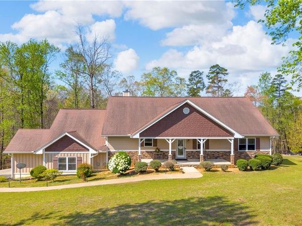 35 Villa Court, Hartwell, GA 30643