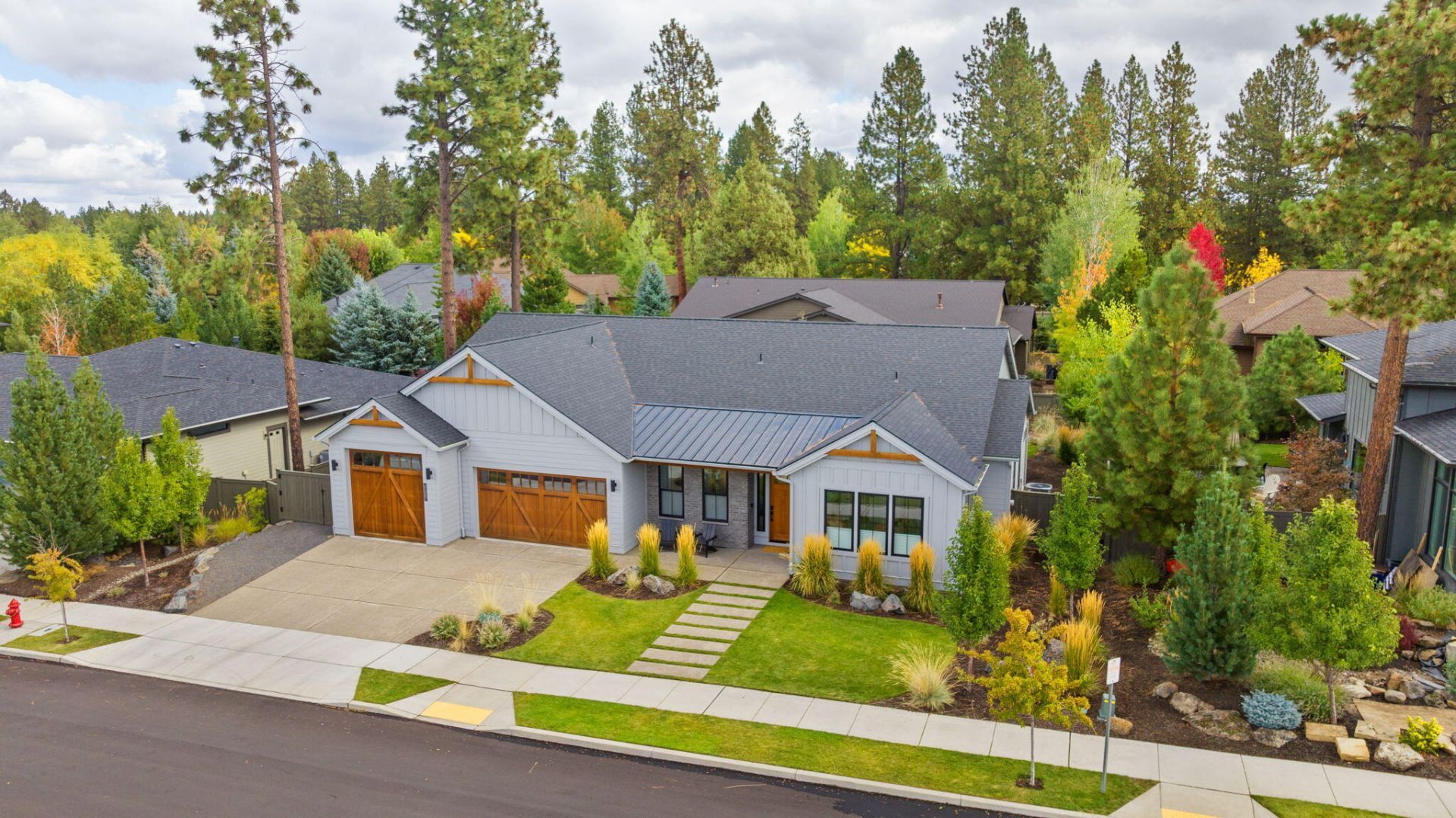60882 SW Headwaters Loop, Bend, OR 97702 Main Photo