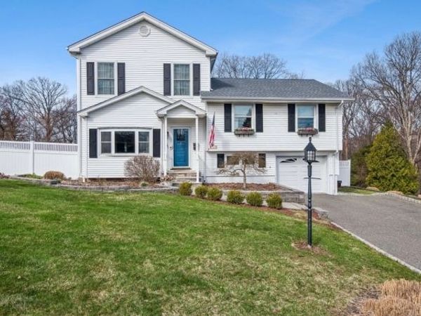 12 White Birch Ter, Kinnelon, NJ 07405