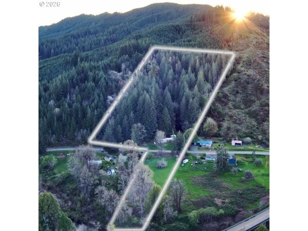 51298 MYRTLE CREEK RD, Myrtle Point, OR 97458