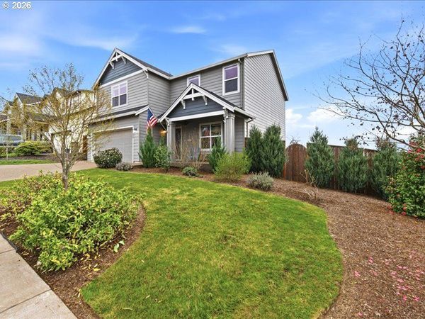 424 SW MT ST HELENS ST, McMinnville, OR 97128