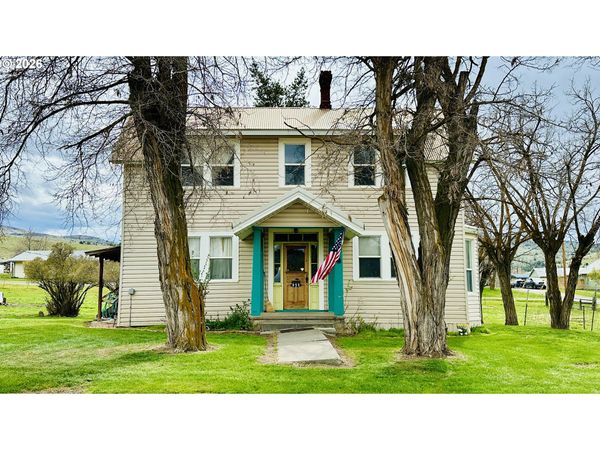 955 B ST, Fossil, OR 97830