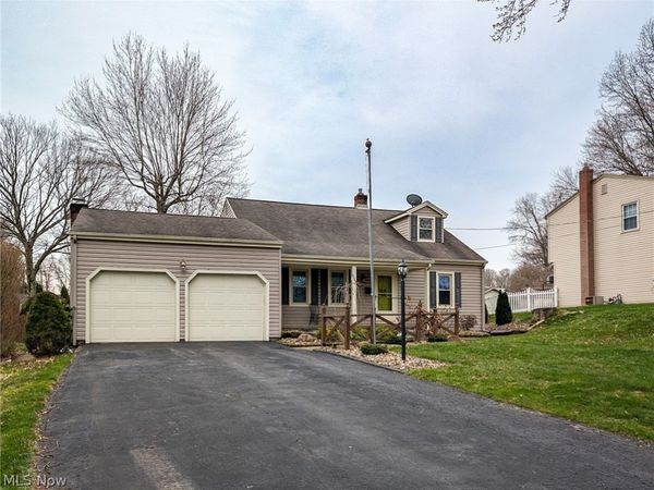 3049 Straley Lane , Youngstown, OH 44511