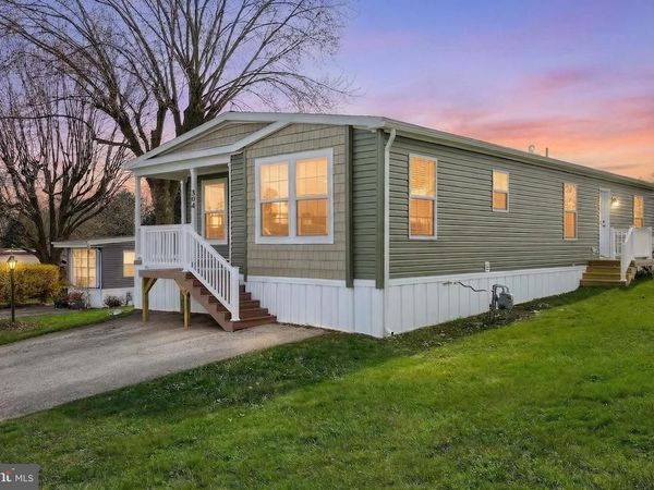 304 LANDOLA AVENUE , MOUNT WOLF, PA 17347