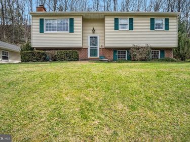 155 GREENBRIAR ROAD, ELLIOTTSBURG, PA 17024