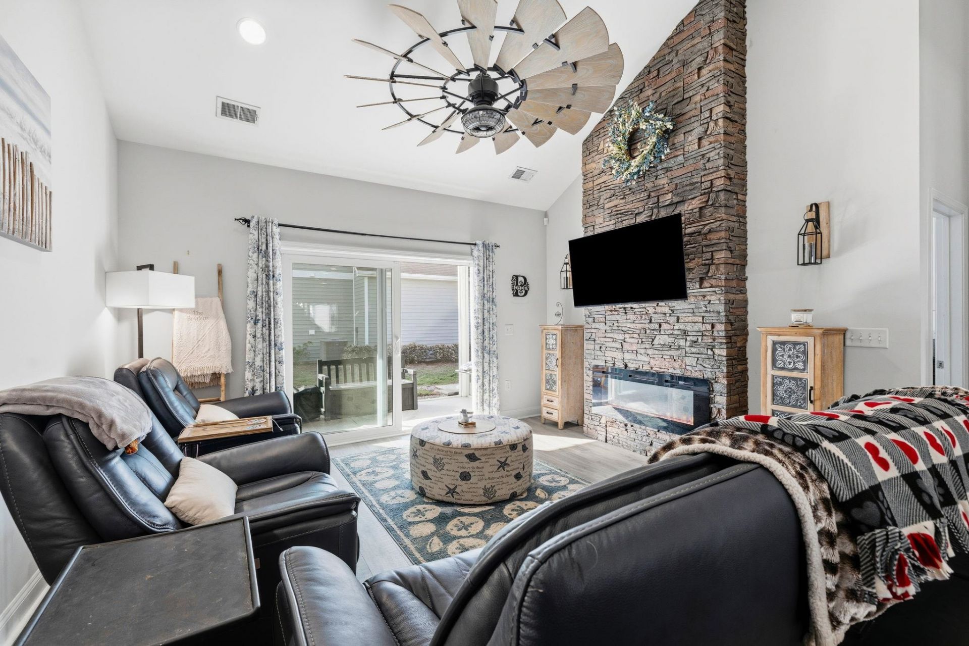 163 Machrie Loop  Photo 6