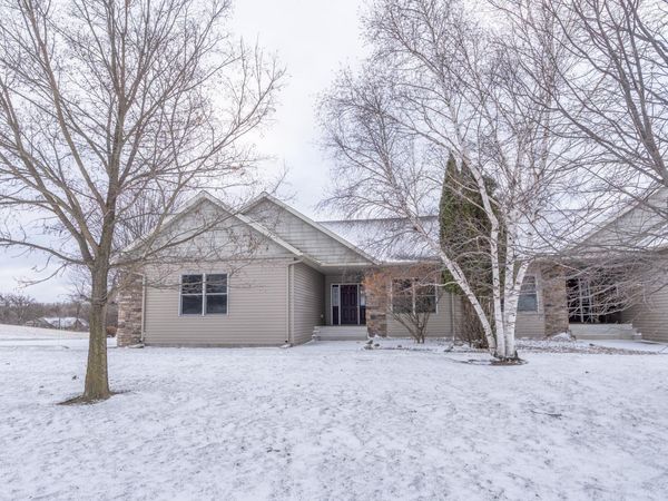 126 Acorn Avenue NW, New London, MN 56273