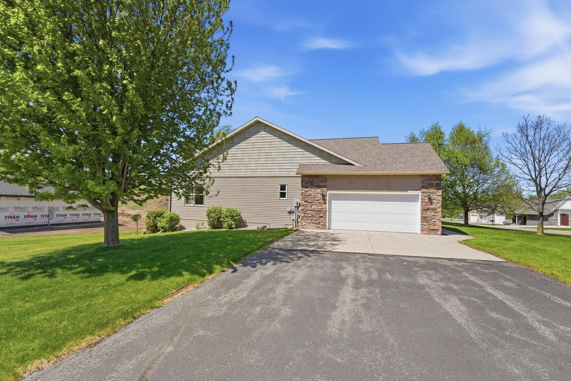 126 Acorn Avenue NW, New London, MN 56273
