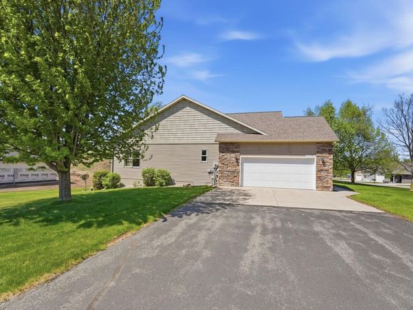126 Acorn Avenue NW, New London, MN 56273