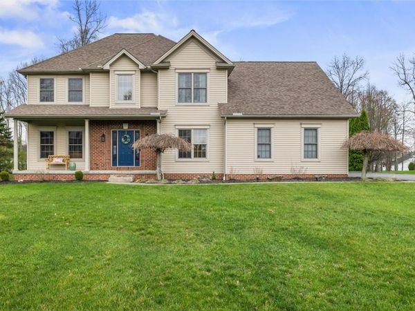 1810 Lori Ln, Hermitage, PA 16148