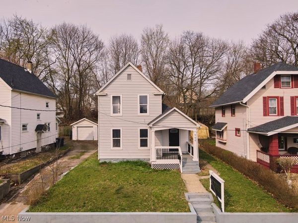 994 Moeller Avenue , Akron, OH 44307