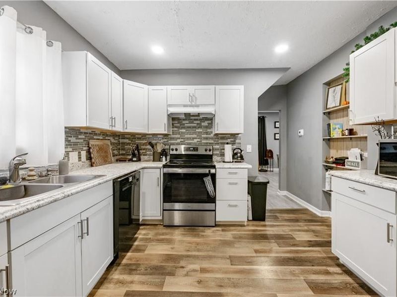 994 Moeller Avenue , Akron, OH 44307 Photo 10