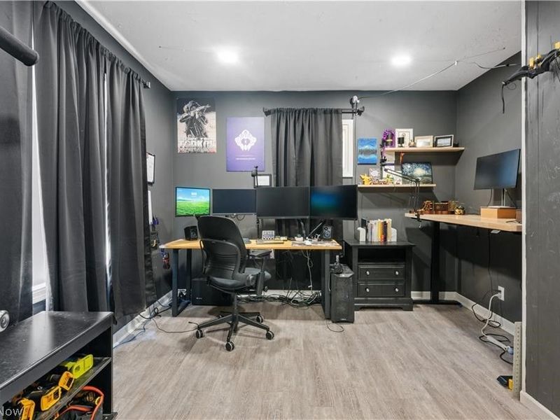 994 Moeller Avenue , Akron, OH 44307 Photo 12