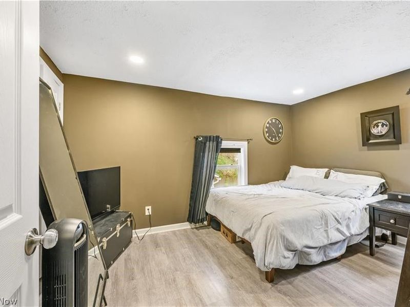 994 Moeller Avenue , Akron, OH 44307 Photo 14