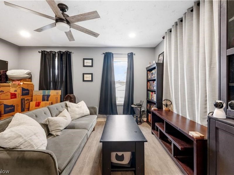 994 Moeller Avenue , Akron, OH 44307 Photo 7