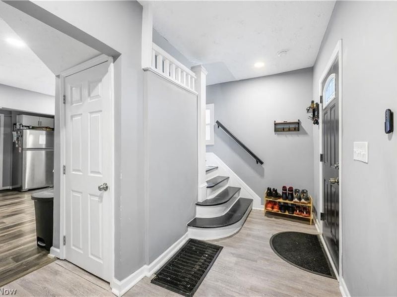 994 Moeller Avenue , Akron, OH 44307 Photo 8