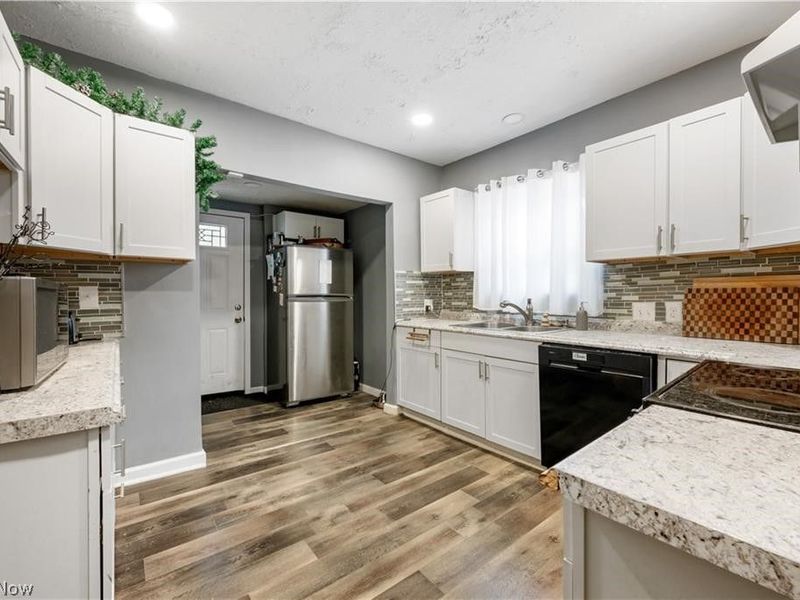 994 Moeller Avenue , Akron, OH 44307 Photo 9