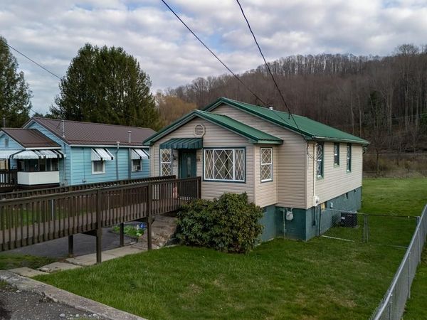 213 Nelson St., SOPHIA, WV 25921