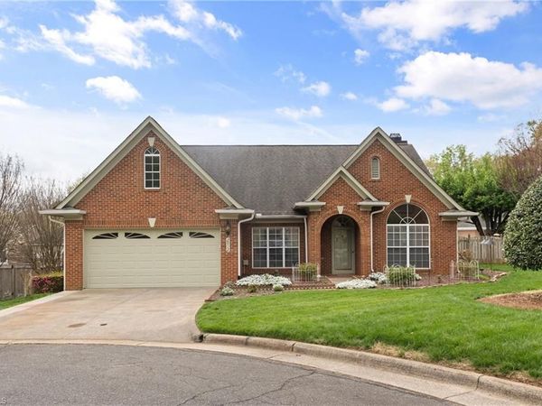 2912 Windmere Court , Winston-Salem, NC 27103