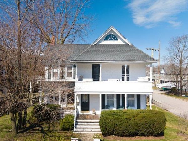 15 Bayside Avenue , Oyster Bay, NY 11771