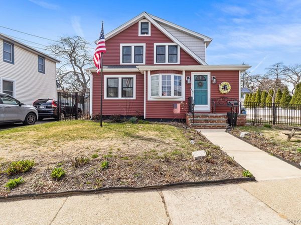 42 Robertson Road, Lynbrook, NY 11563