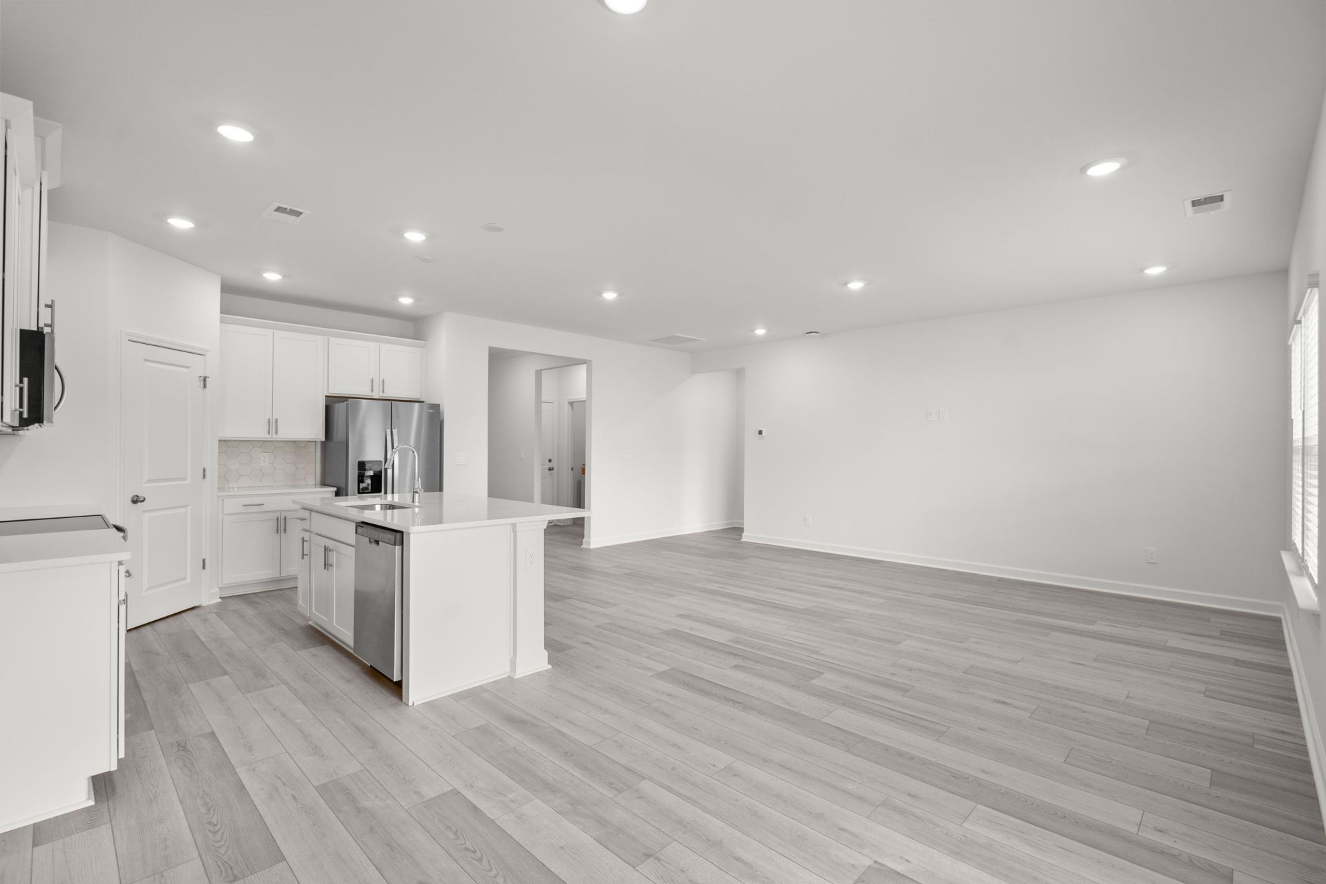 300 Jessamine St. Photo 13