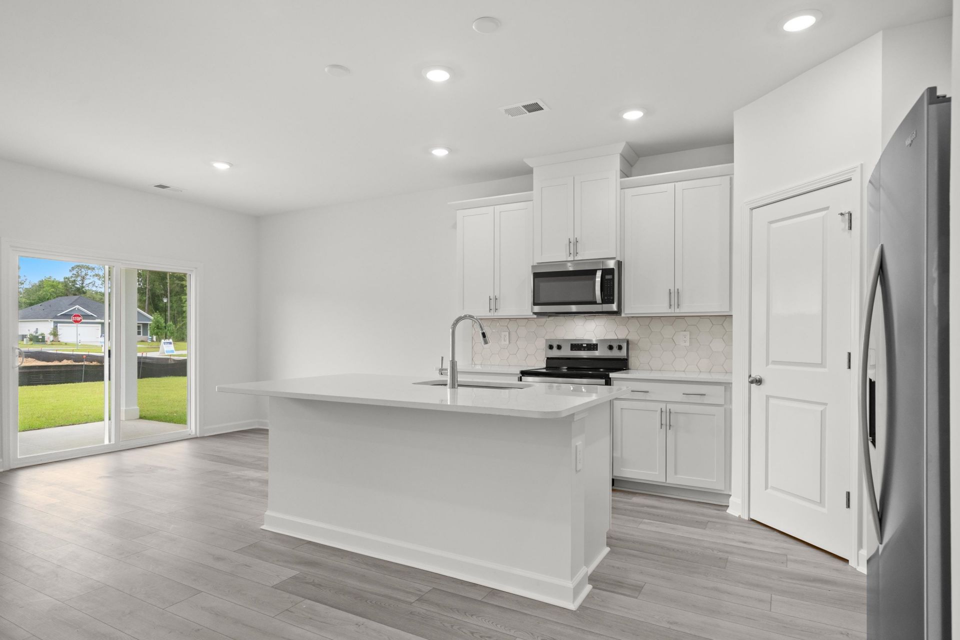 300 Jessamine St. Photo 14