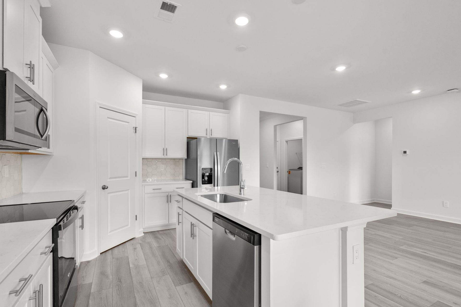 300 Jessamine St. Photo 16