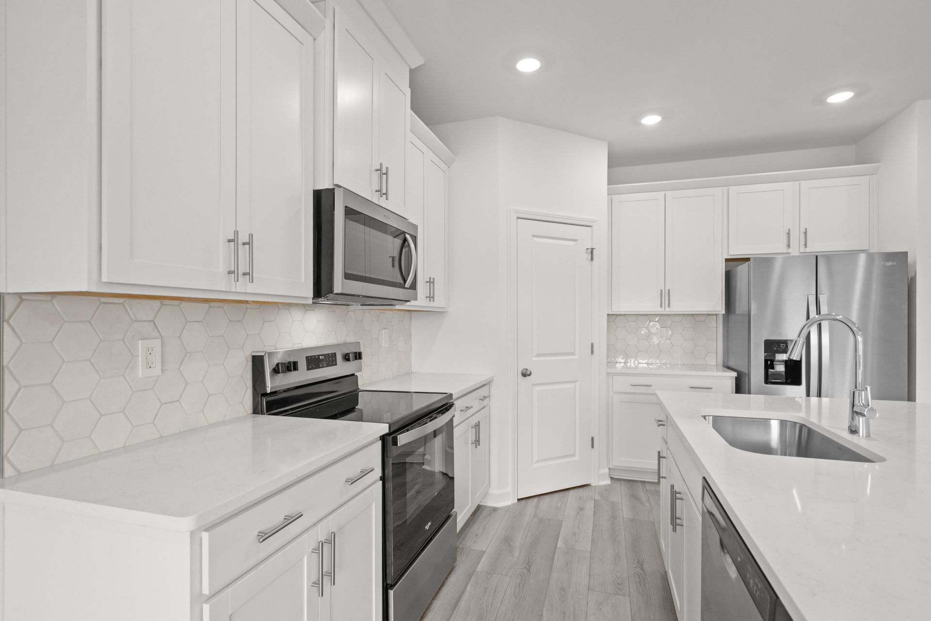 300 Jessamine St. Photo 18