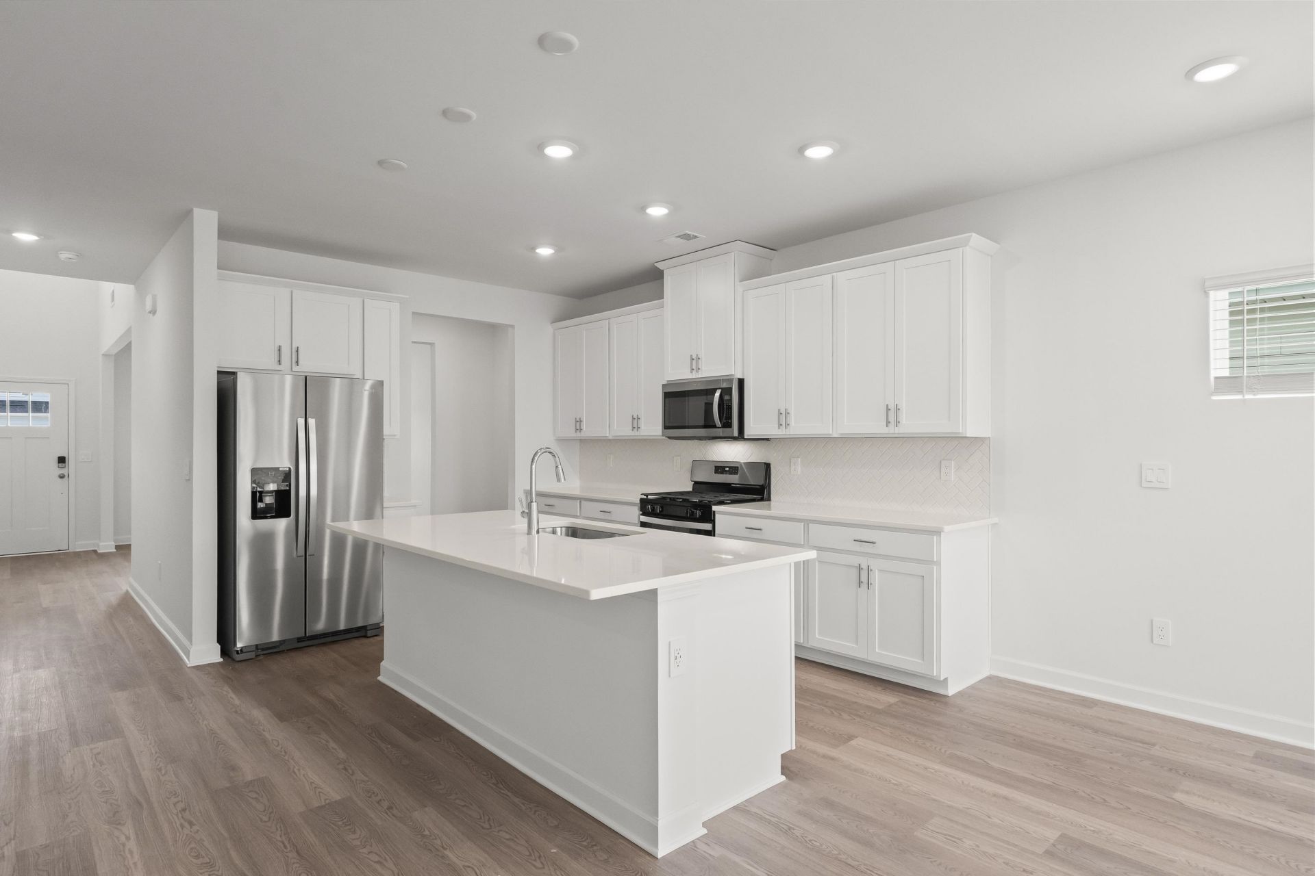 300 Jessamine St. Photo 8