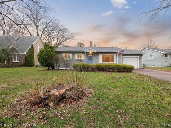 341 Rustic Circle, White Lake Twp, MI 48386