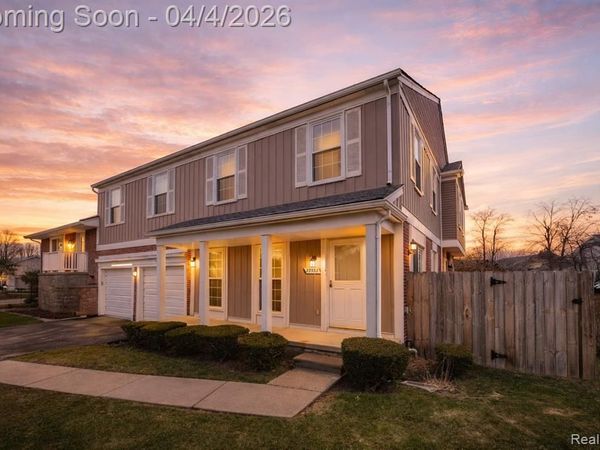 23532 Stonehenge Boulevard, Novi, MI 48375