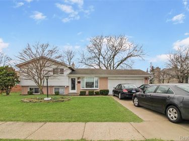16714 Melba Jean Street, Southgate, MI 48195