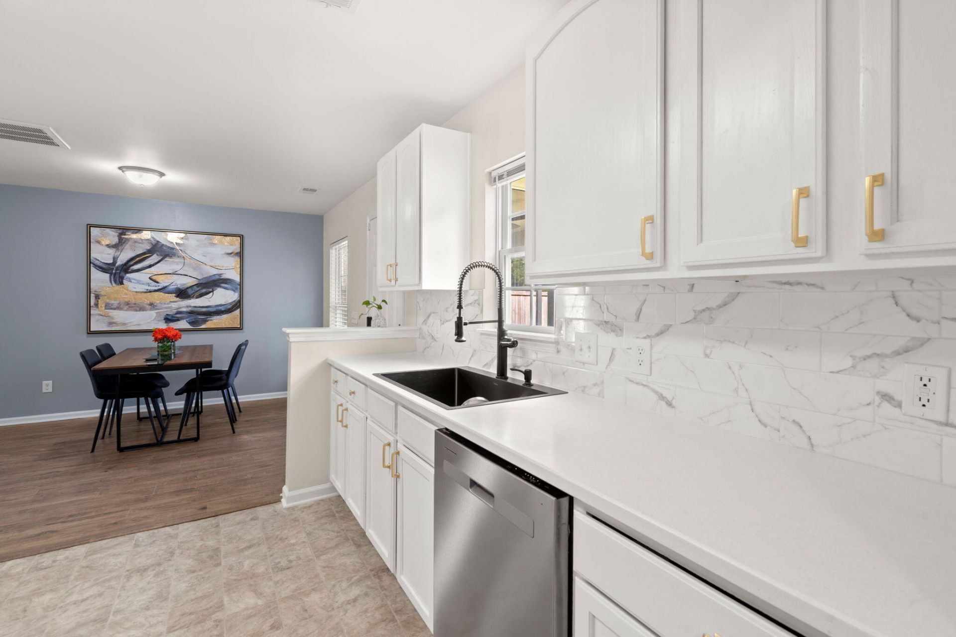 212 Avonshire Drive Photo 15