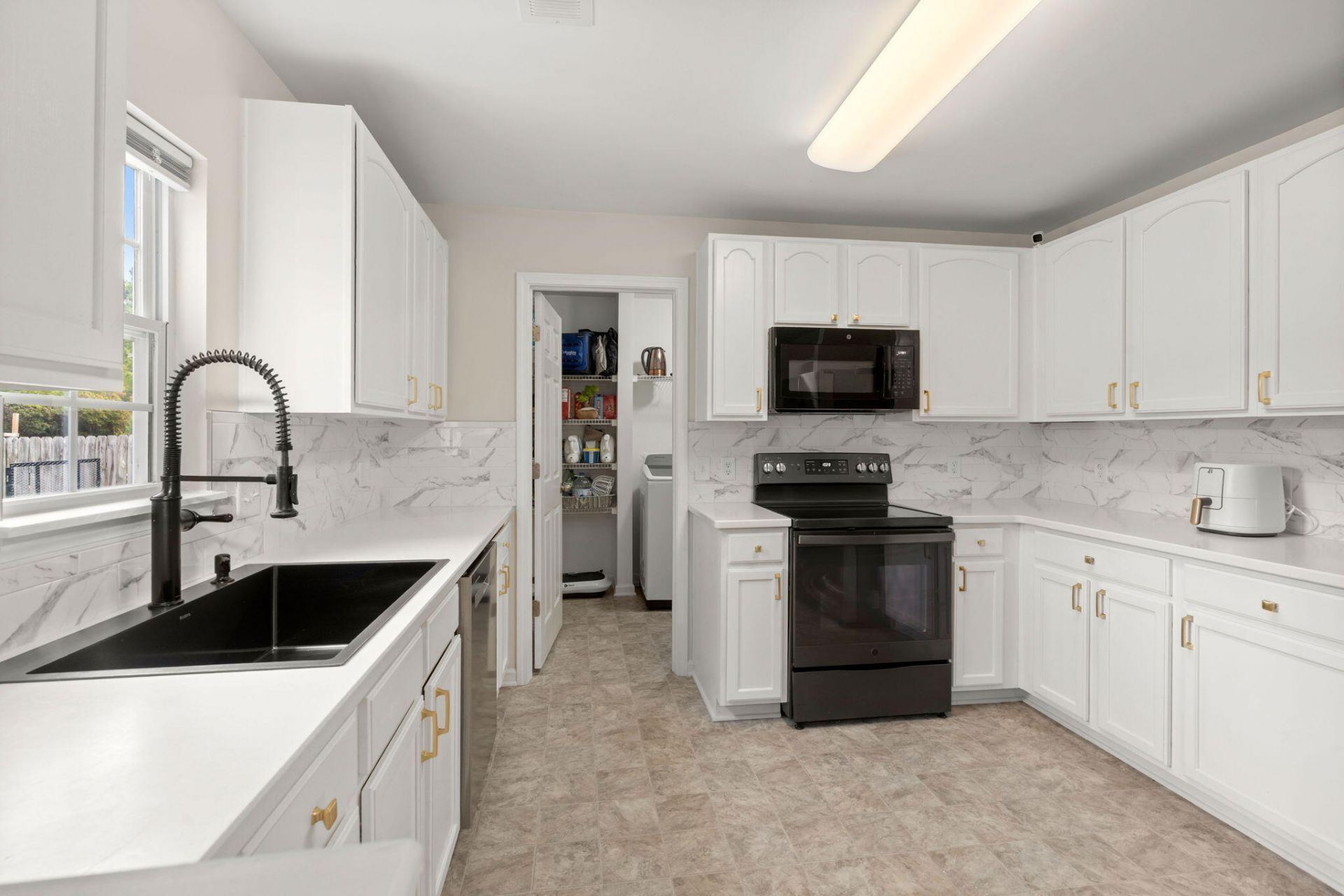 212 Avonshire Drive Photo 16