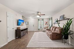 212 Avonshire Drive photo 4