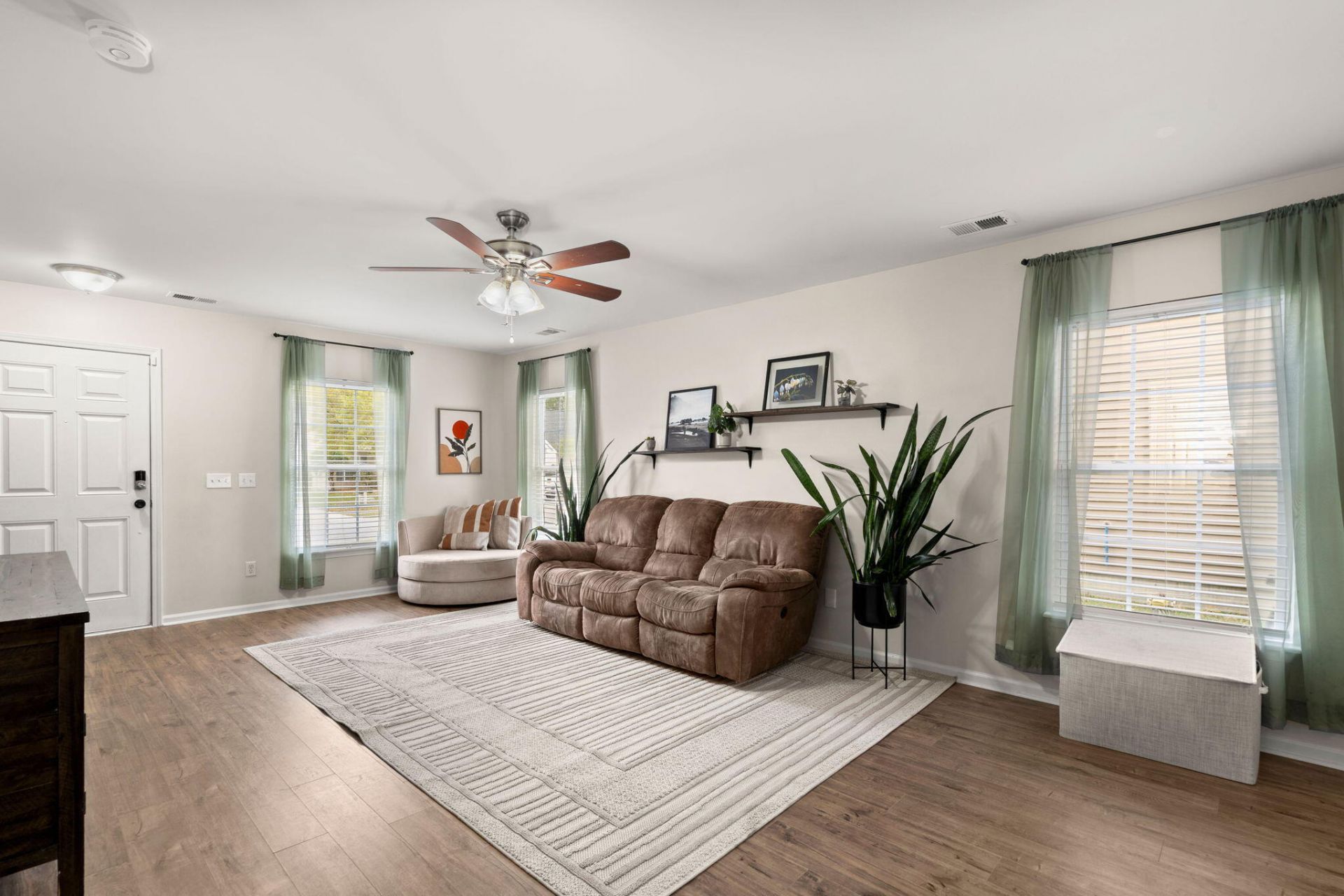 212 Avonshire Drive Photo 7