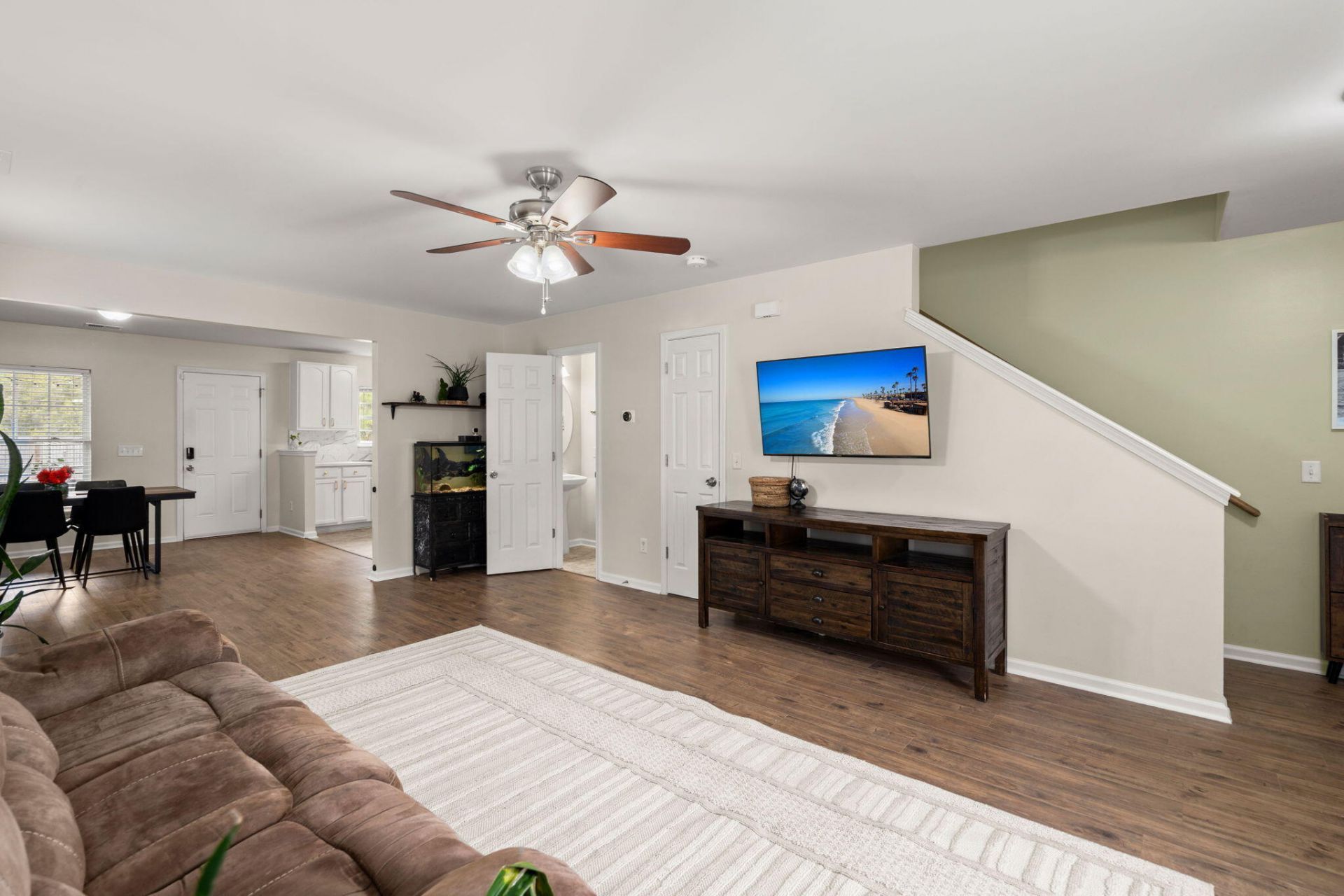 212 Avonshire Drive Photo 8