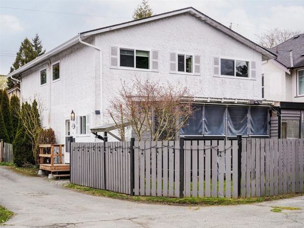 1119 Wychbury Ave, Esquimalt, BC V9A 5K9