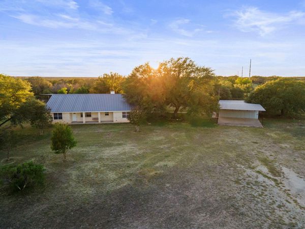 100 County Road 204 , Liberty Hill, TX 78642