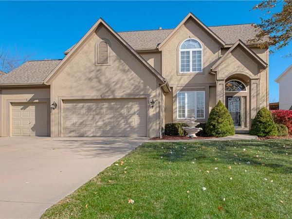 304 NE Hidden Valley Way, Lee's Summit, MO 64064