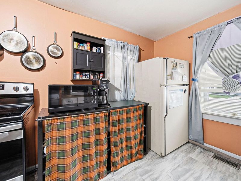 68 S West Street , West Jefferson, OH 43162 Photo 16