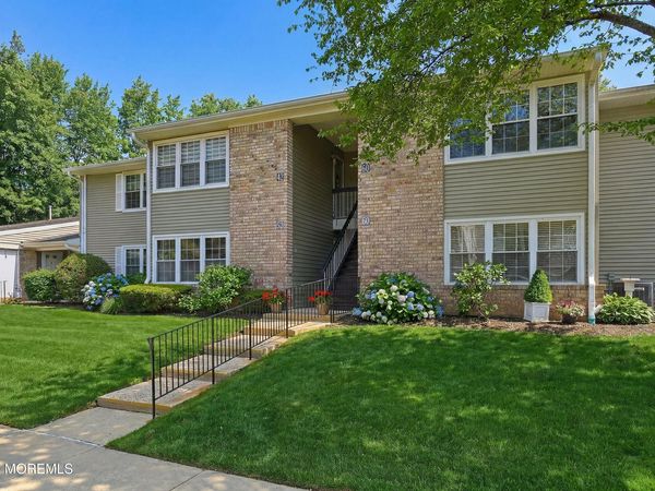 52 Honeysuckle Lane, Unit 220, Red Bank, NJ 07701