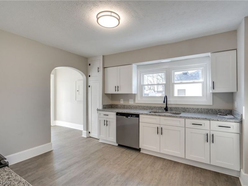 1835 Thornapple Avenue , Akron, OH 44301 Photo 7