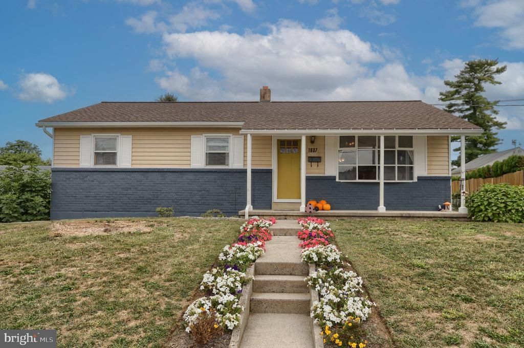 1637 E CARACAS AVENUE, HERSHEY, PA 17033