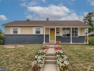 1637 E CARACAS AVENUE, HERSHEY, PA 17033