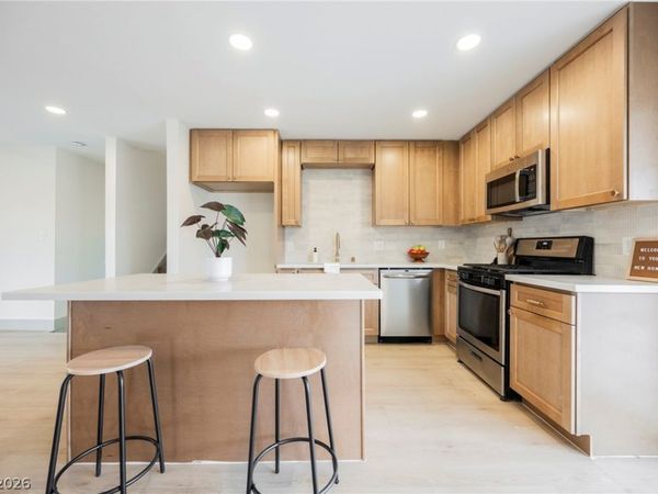 308 Duke Circle , Las Vegas, NV 89107