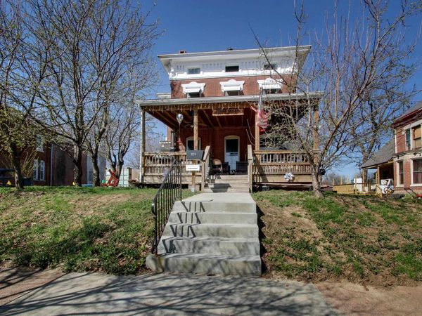 929 N 6TH Street, Quincy, IL 62301