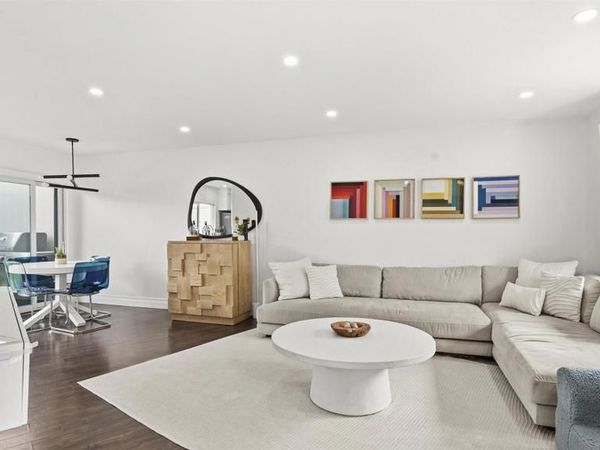 8490 Via Sonoma, Unit 10, La Jolla, CA 92037